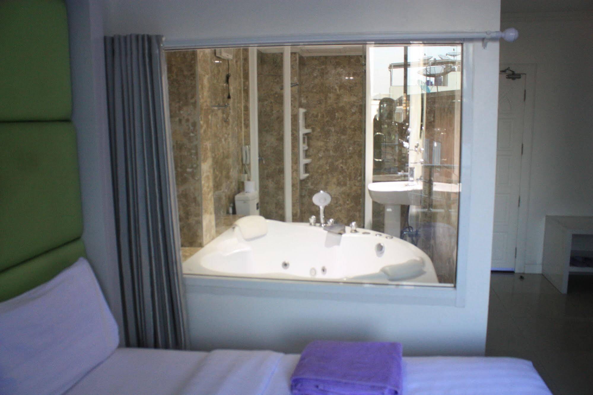 Hotel Titanic Residence-5 Minutes Walk To Walking Street Pattaya